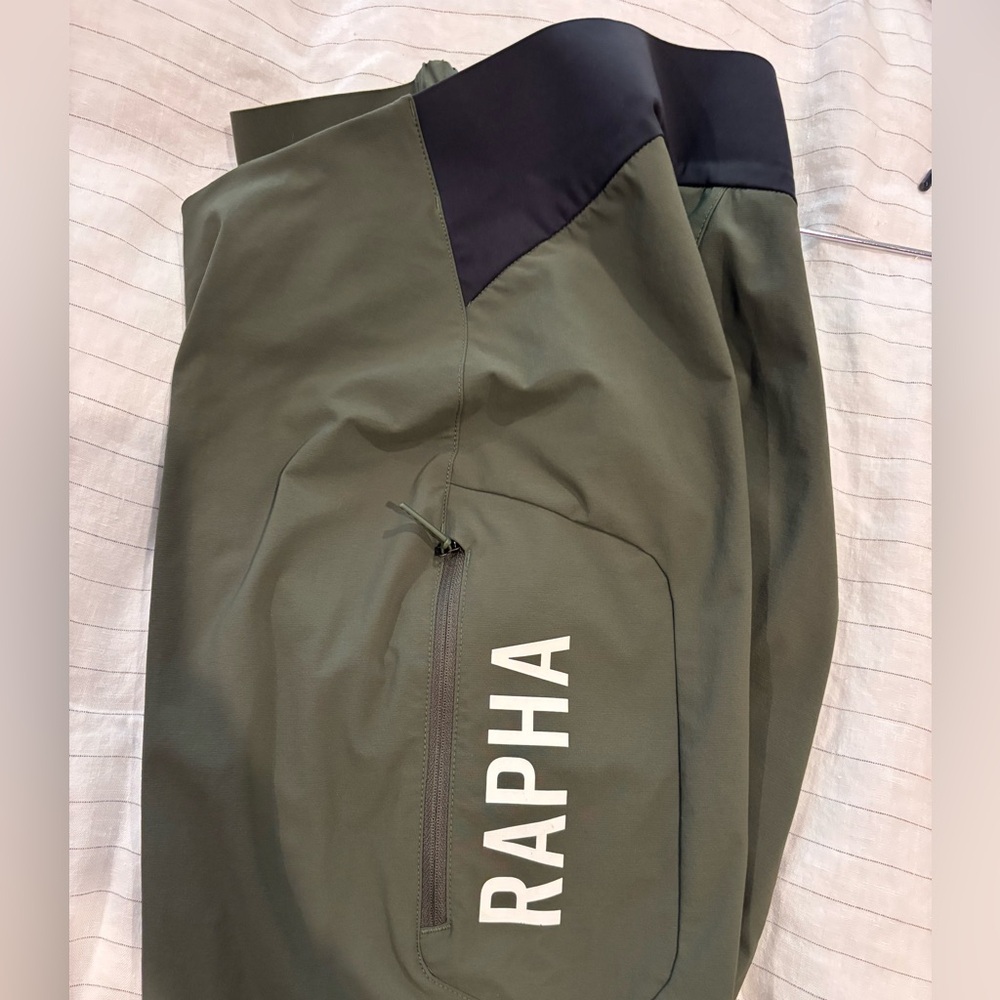 Rapha Women’s MTB Trail Pants in size Small, olive green. In perfect condition! - Picture 12 of 13
